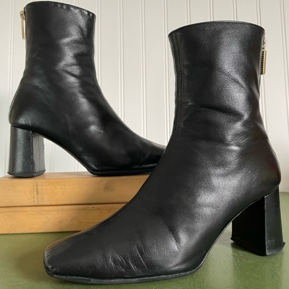 Dear Frances Split Toe Block Heeled Boots in Black Leather - Picture 4 of 16